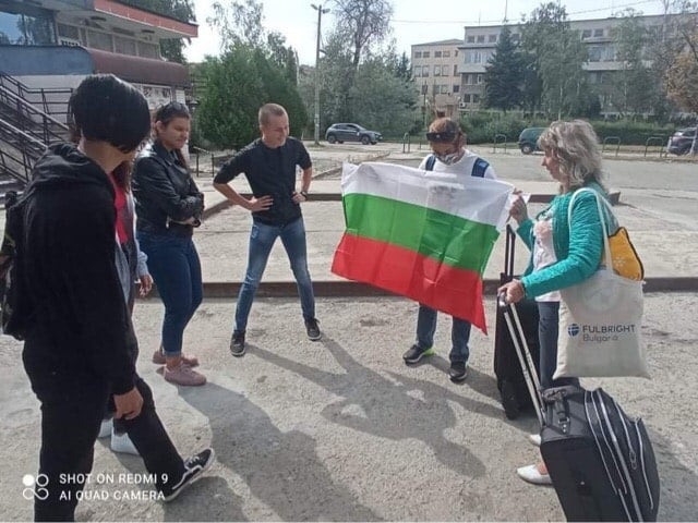 С родния трибагреник посрещнаха на автогарата доброволеца Чейс Форстър